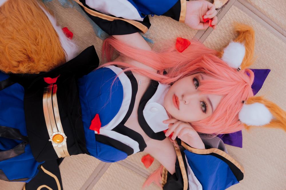 亚博体育官网：开启智慧买车 中国互联网电视汽车之夜开幕(图4)